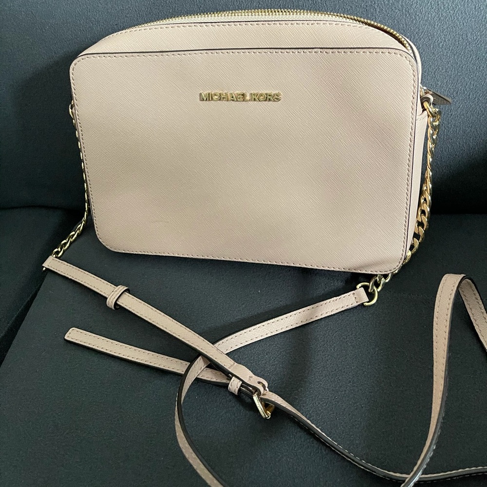 USED. Blush pink Michael kors crossbody.